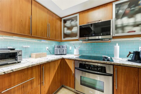 Condo in Coral Gables, Florida, 2 bedrooms  № 1927744 - photo 5