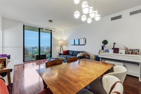 Condo in Coral Gables, Florida, 2 bedrooms  № 1927744 - photo 7