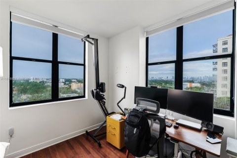 Condo in Coral Gables, Florida, 2 bedrooms  № 1927744 - photo 21