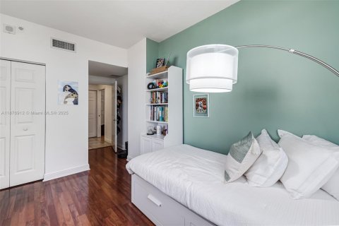 Condo in Coral Gables, Florida, 2 bedrooms  № 1927744 - photo 22