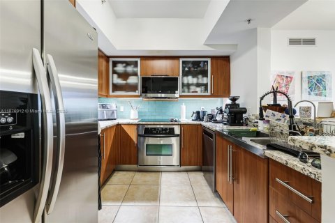 Condo in Coral Gables, Florida, 2 bedrooms  № 1927744 - photo 4