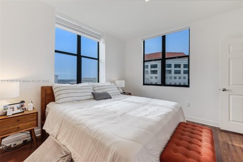 Condo in Coral Gables, Florida, 2 bedrooms  № 1927744 - photo 13