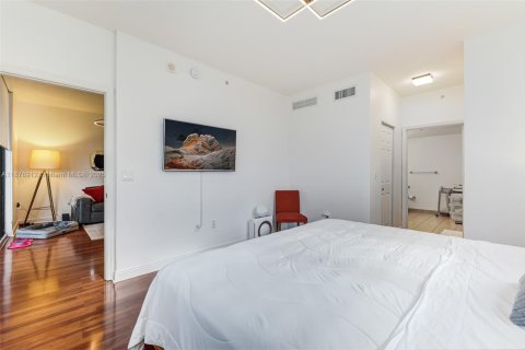 Condo in Coral Gables, Florida, 2 bedrooms  № 1927744 - photo 17