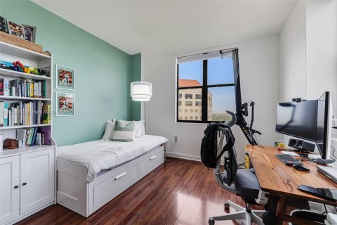 Condo in Coral Gables, Florida, 2 bedrooms  № 1927744 - photo 20