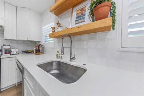 Купить виллу или дом в Сент-Питерсберг, Флорида 3 комнаты, 125.7м2, № 2202752 - фото 21