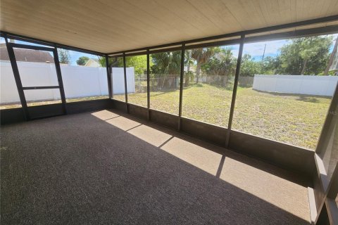House in Largo, Florida 3 bedrooms, 102.94 sq.m. № 2226888 - photo 12