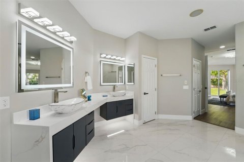 House in Windermere, Florida 4 bedrooms, 297.84 sq.m. № 1649578 - photo 27