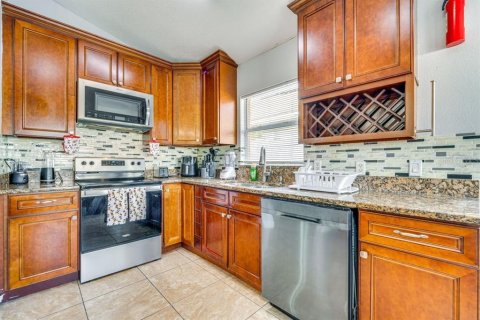 Casa en alquiler en Kissimmee, Florida, 3 dormitorios, 142.7 m2 № 1904927 - foto 4