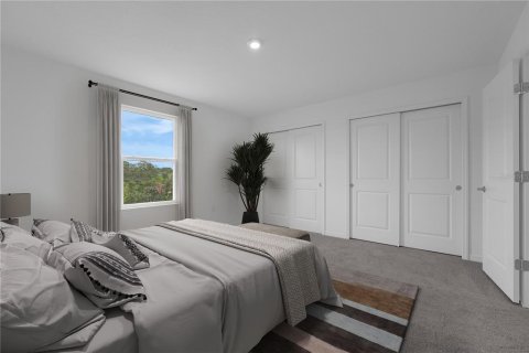 House in Sorrento, Florida 5 bedrooms, 265.33 sq.m. № 2109866 - photo 13