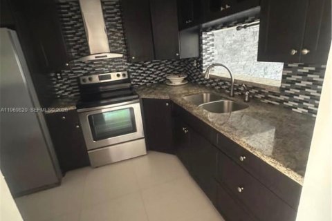 Copropriété à louer à Miami, Floride: 2 chambres, 86.96 m2 № 2086291 - photo 7