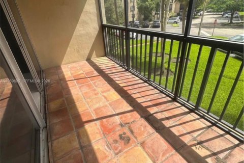 Copropriété à louer à Miami, Floride: 2 chambres, 86.96 m2 № 2086291 - photo 2