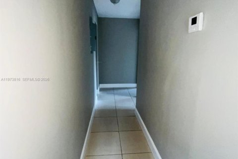 Снять в аренду виллу или дом в Норт-Лодердейл, Флорида 3 спальни, 98.48м2, № 2035975 - фото 9