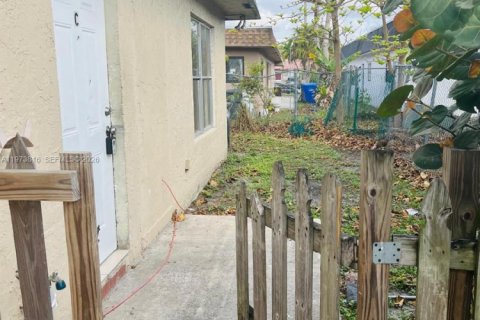 Снять в аренду виллу или дом в Норт-Лодердейл, Флорида 3 спальни, 98.48м2, № 2035975 - фото 10