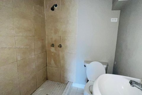 Снять в аренду виллу или дом в Норт-Лодердейл, Флорида 3 спальни, 98.48м2, № 2035975 - фото 5