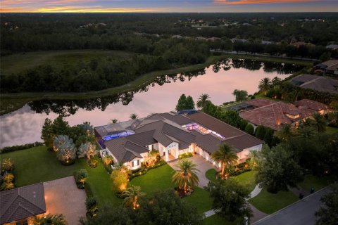 House in Bradenton, Florida 5 bedrooms, 549.24 sq.m. № 2237468