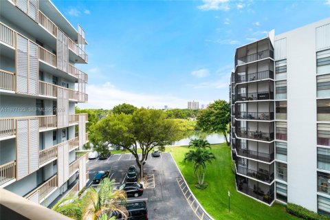 Condo in Aventura, Florida, 1 bedroom  № 2042127 - photo 18