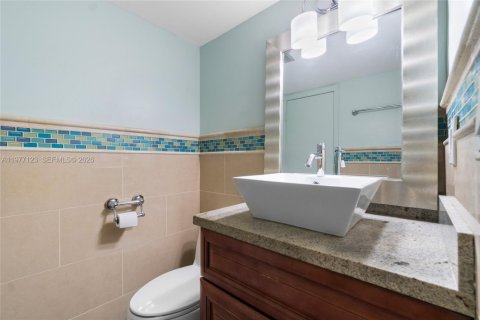 Condo in Aventura, Florida, 1 bedroom  № 2042127 - photo 9