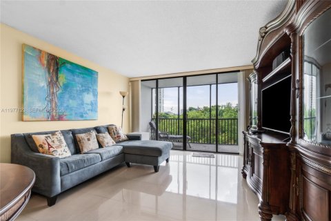 Condo in Aventura, Florida, 1 bedroom  № 2042127 - photo 2