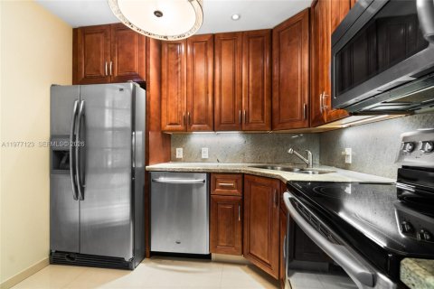 Condo in Aventura, Florida, 1 bedroom  № 2042127 - photo 14