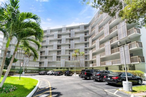 Condo in Aventura, Florida, 1 bedroom  № 2042127 - photo 22