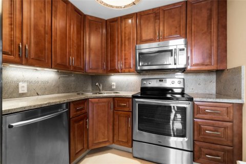 Condo in Aventura, Florida, 1 bedroom  № 2042127 - photo 13