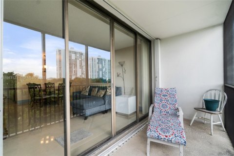 Condo in Aventura, Florida, 1 bedroom  № 2042127 - photo 12
