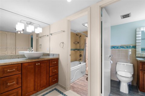 Condo in Aventura, Florida, 1 bedroom  № 2042127 - photo 16