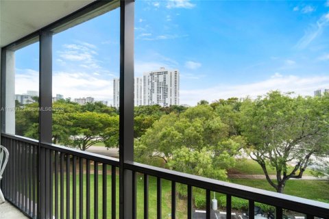 Condo in Aventura, Florida, 1 bedroom  № 2042127 - photo 11