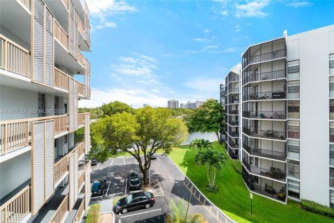 Condo in Aventura, Florida, 1 bedroom  № 2042127 - photo 19