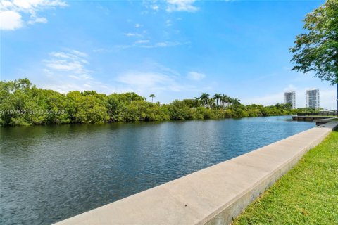 Condo in Aventura, Florida, 1 bedroom  № 2042127 - photo 20