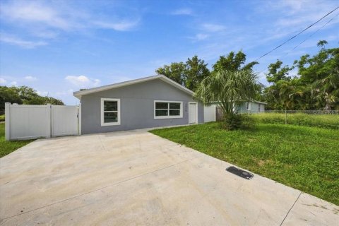 Casa en Tampa, Florida 4 dormitorios, 128.67 m2 № 2373985
