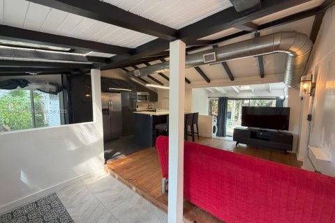 Villa ou maison à louer à Miami, Floride: 2 chambres, 100.52 m2 № 1948155 - photo 2