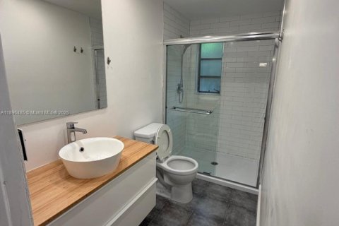 Villa ou maison à louer à Miami, Floride: 2 chambres, 100.52 m2 № 1948155 - photo 3