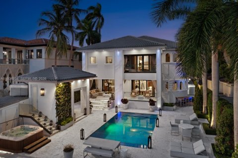 House in Miami Beach, Florida 6 bedrooms, 577.02 sq.m. № 2243922