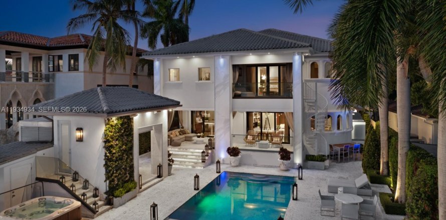 House in Miami Beach, Florida 6 bedrooms, 577.02 sq.m. № 2243922