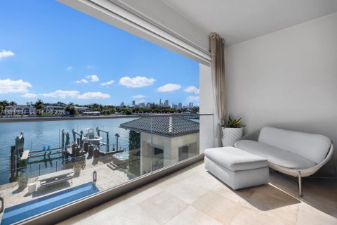 House in Miami Beach, Florida 6 bedrooms, 577.02 sq.m. № 2243922 - photo 23