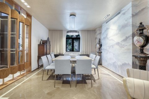 House in Miami Beach, Florida 6 bedrooms, 577.02 sq.m. № 2243922 - photo 17
