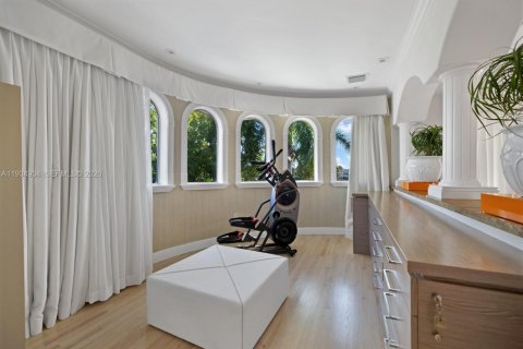 House in Miami Beach, Florida 6 bedrooms, 577.02 sq.m. № 2243922 - photo 21