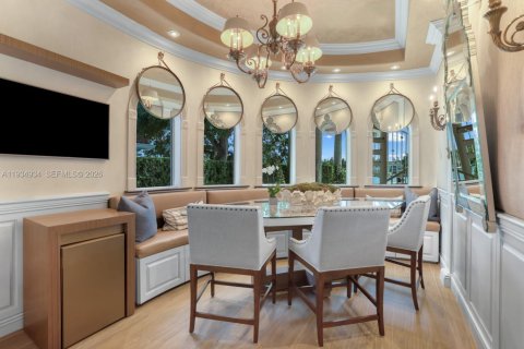 House in Miami Beach, Florida 6 bedrooms, 577.02 sq.m. № 2243922 - photo 18