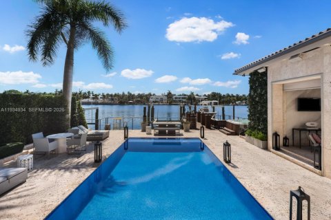 House in Miami Beach, Florida 6 bedrooms, 577.02 sq.m. № 2243922 - photo 5