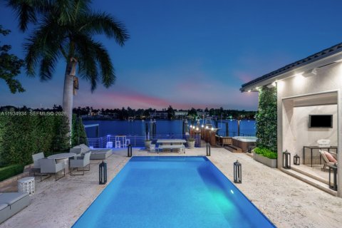 House in Miami Beach, Florida 6 bedrooms, 577.02 sq.m. № 2243922 - photo 3