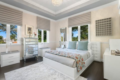 House in Miami Beach, Florida 6 bedrooms, 577.02 sq.m. № 2243922 - photo 28