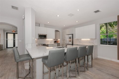 House in Miami, Florida 5 bedrooms № 2027160 - photo 27