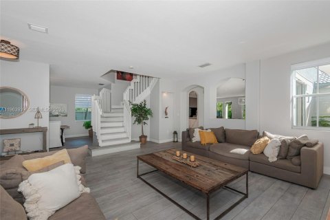 House in Miami, Florida 5 bedrooms № 2027160 - photo 7
