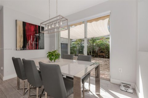 House in Miami, Florida 5 bedrooms № 2027160 - photo 14