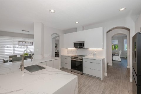 House in Miami, Florida 5 bedrooms № 2027160 - photo 28