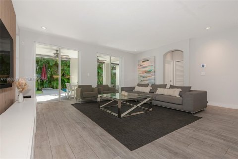 House in Miami, Florida 5 bedrooms № 2027160 - photo 22