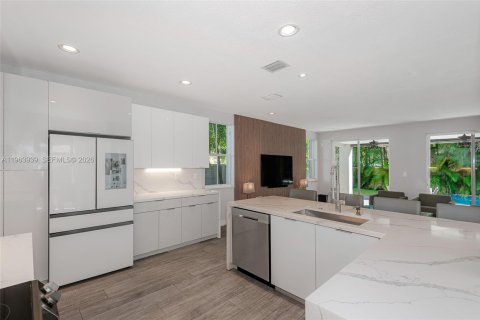 House in Miami, Florida 5 bedrooms № 2027160 - photo 16