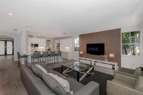 House in Miami, Florida 5 bedrooms № 2027160 - photo 24