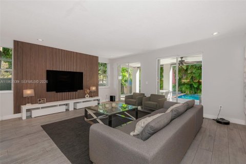 House in Miami, Florida 5 bedrooms № 2027160 - photo 23
